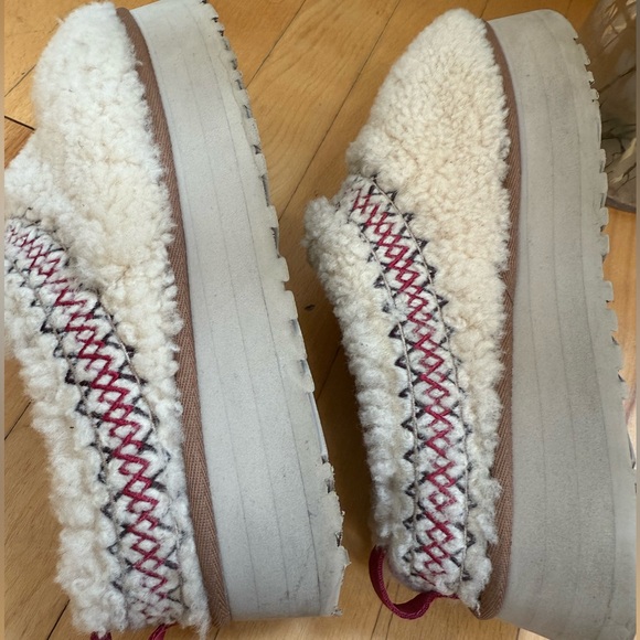 UGG Cream and Red Platform Shoes - Picture 4 of 7